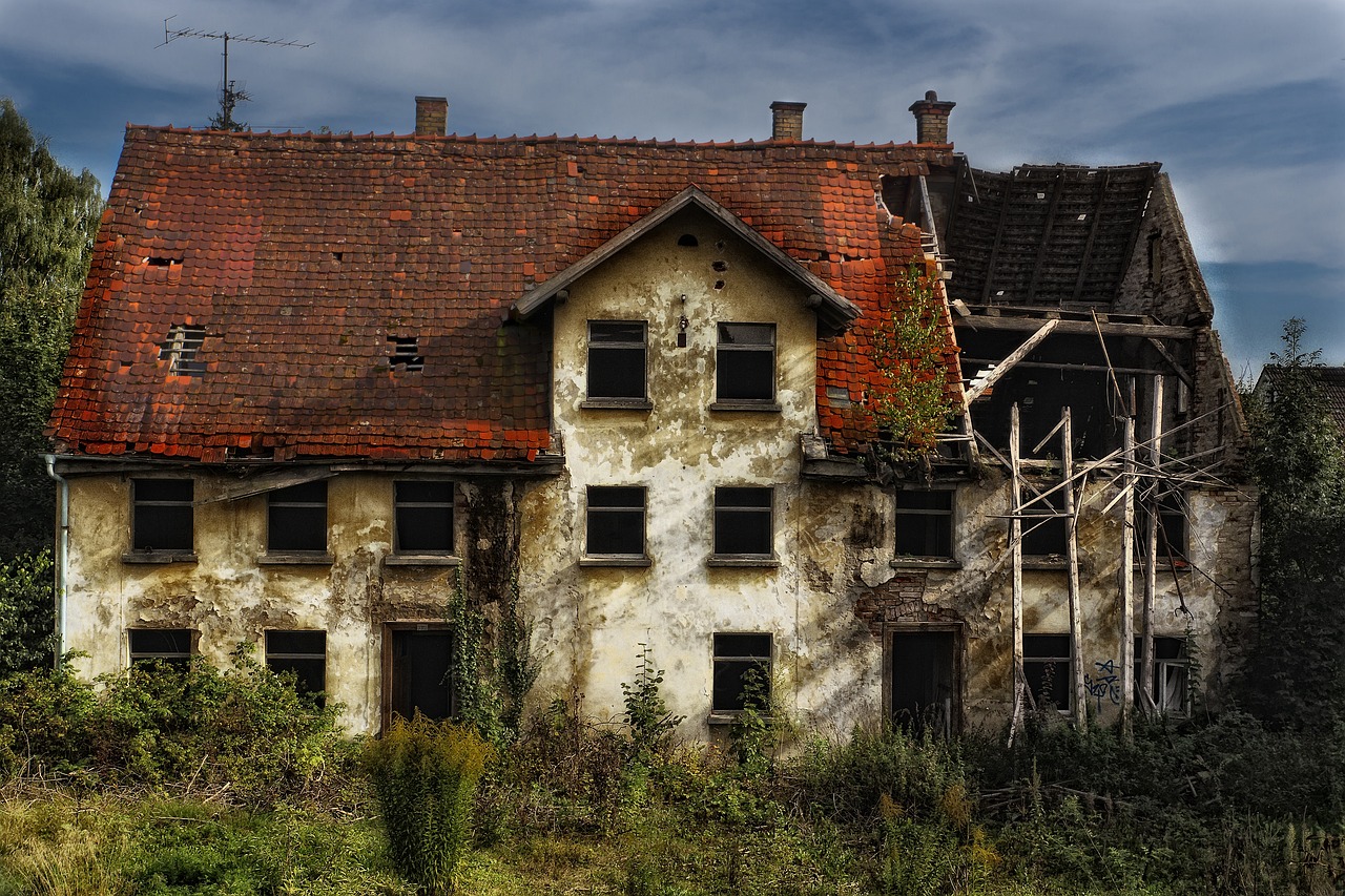The Pros and Cons of Buying a Fixer-Upper